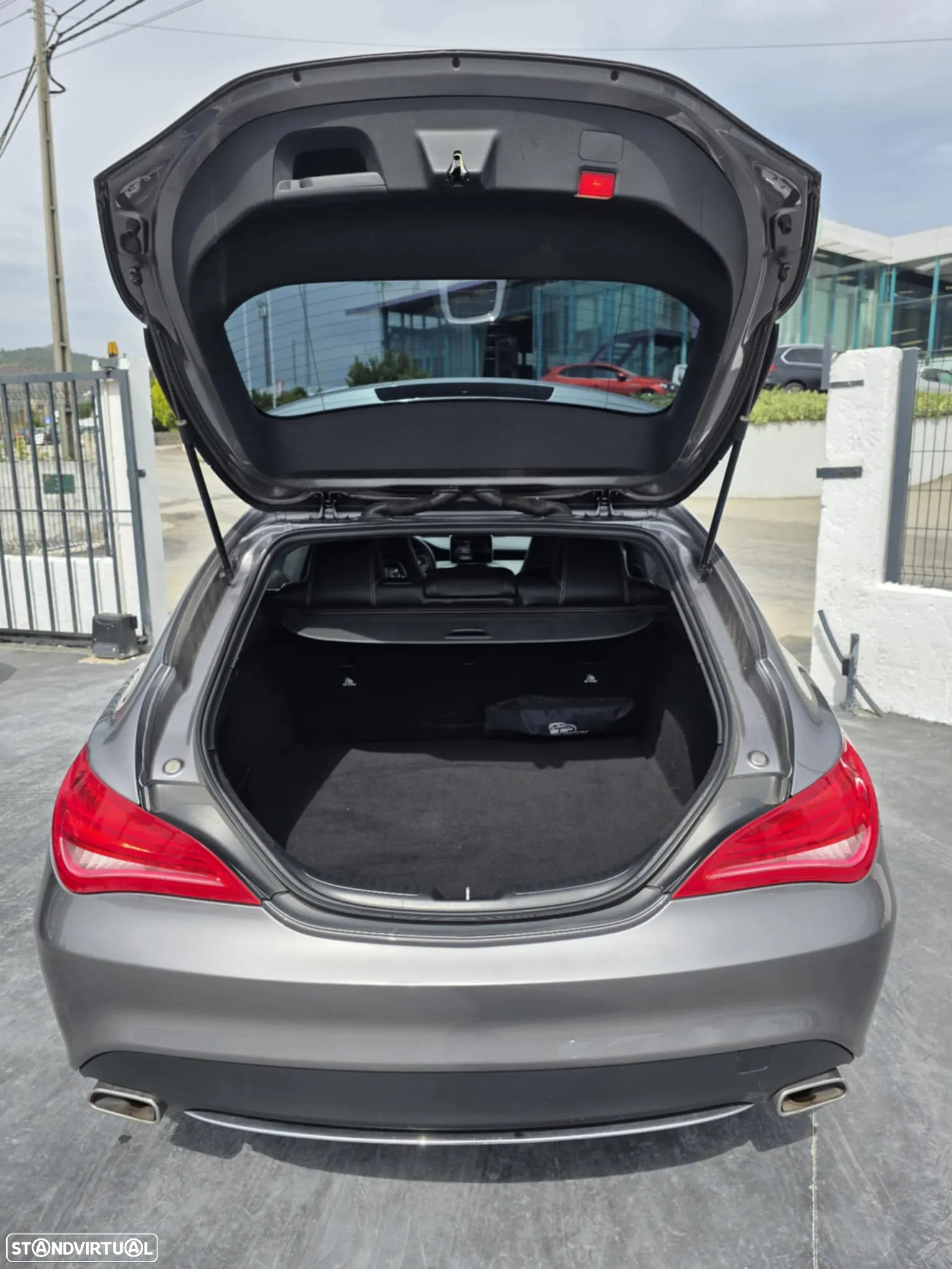 Mercedes-Benz CLA 180 d Shooting Brake AMG Line - 4