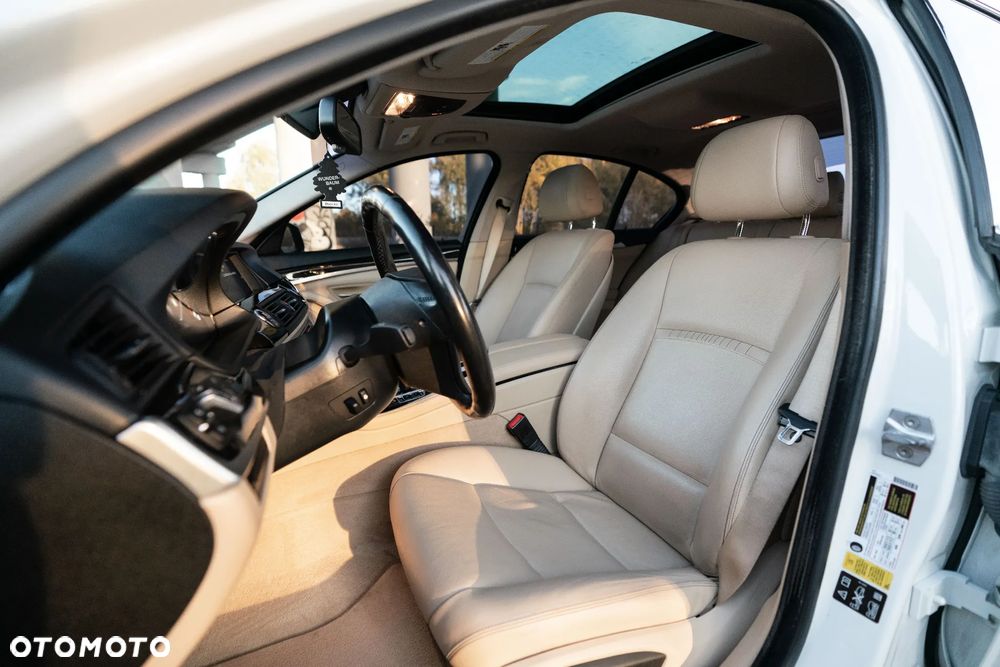 BMW Seria 5 528i xDrive Luxury Line - 12