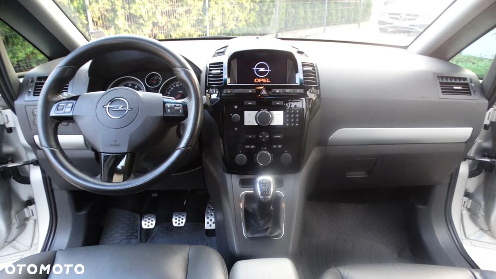 Opel Zafira 1.8 Cosmo - 22