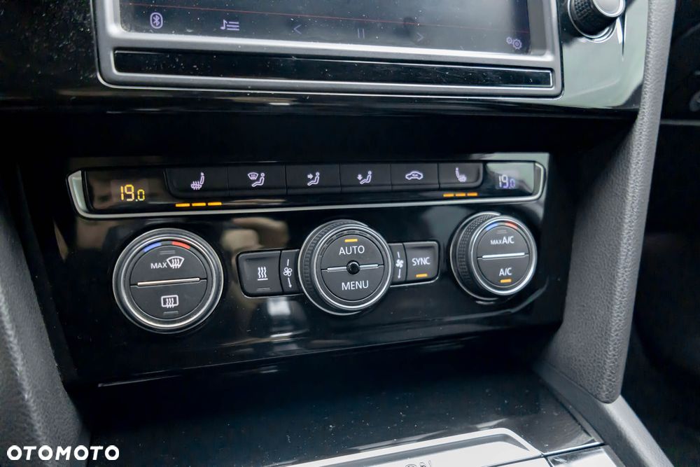 Volkswagen Passat 2.0 TDI SCR (BlueMotion Tech) 4Motion D Highline - 35