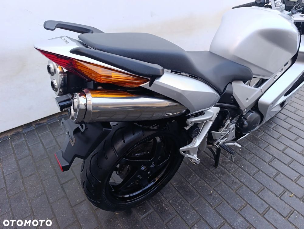 Honda VFR - 25