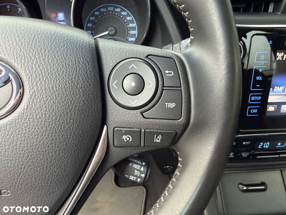 Toyota Auris 1.6 Premium - 19