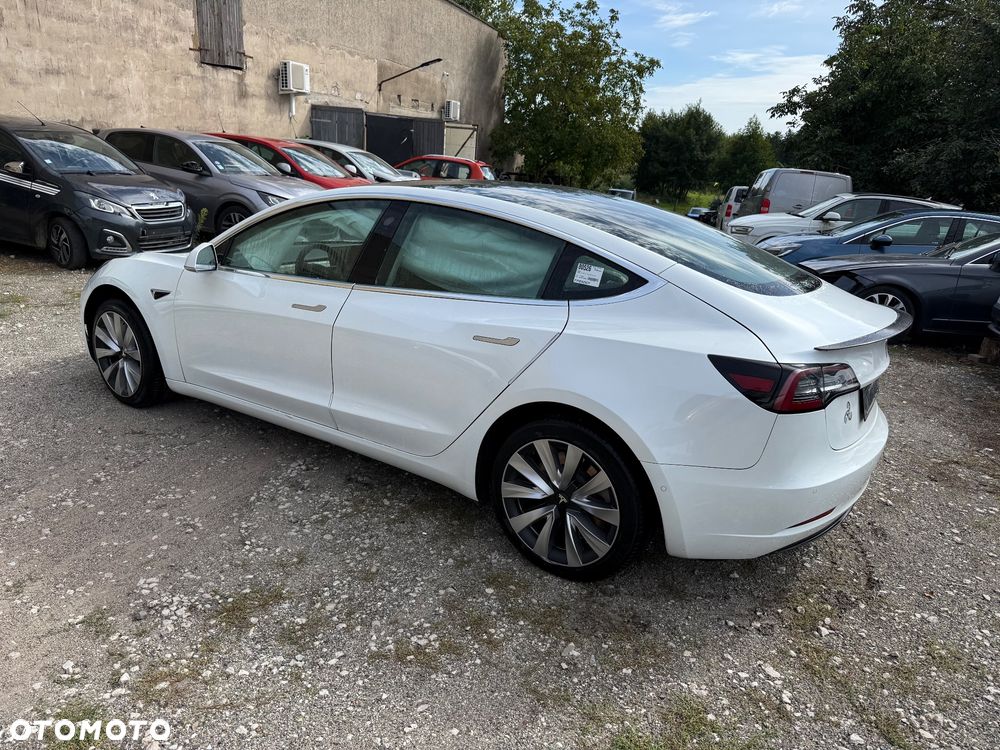 Tesla Model 3 - 5