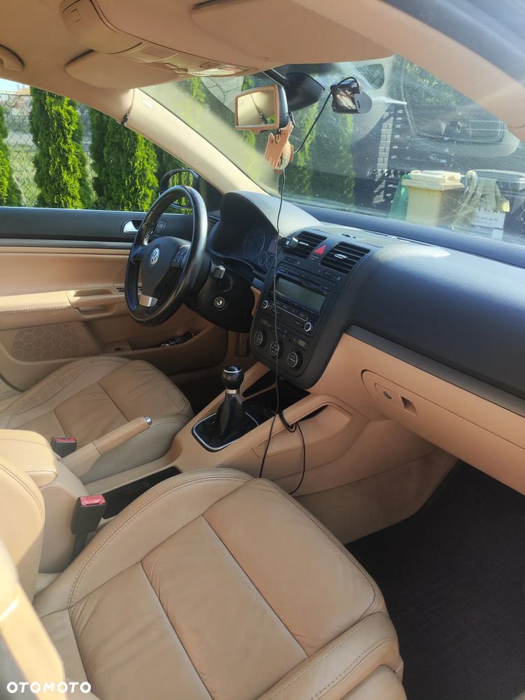Volkswagen Jetta - 11