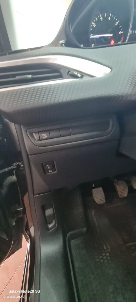 Peugeot 208 - 10