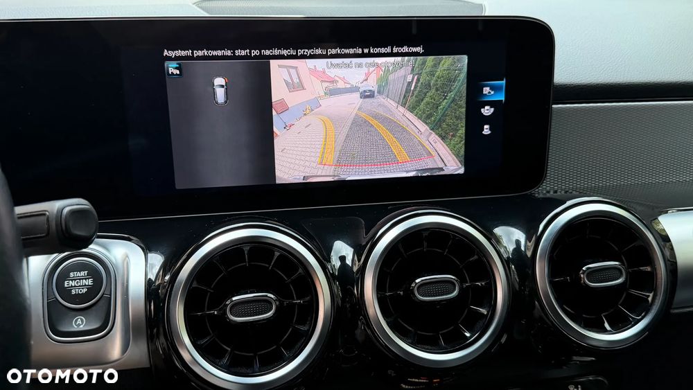 Mercedes-Benz GLB - 32