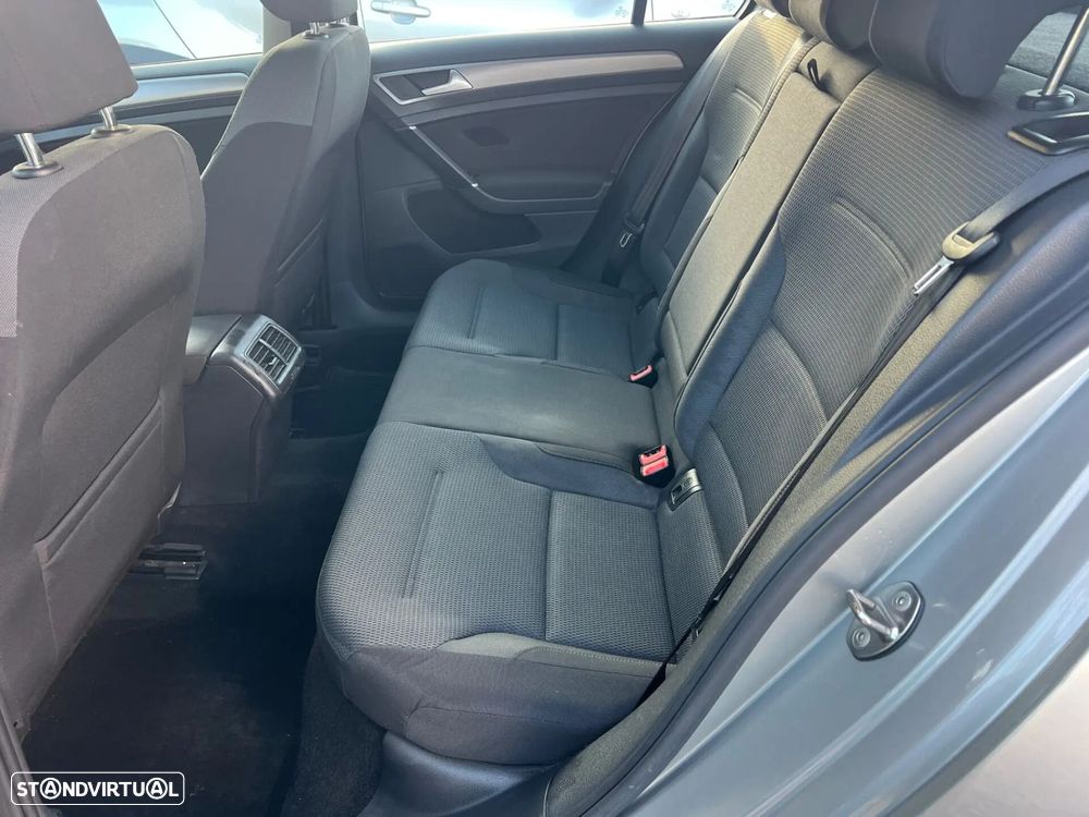 VW Golf 1.6 TDi Highline - 11