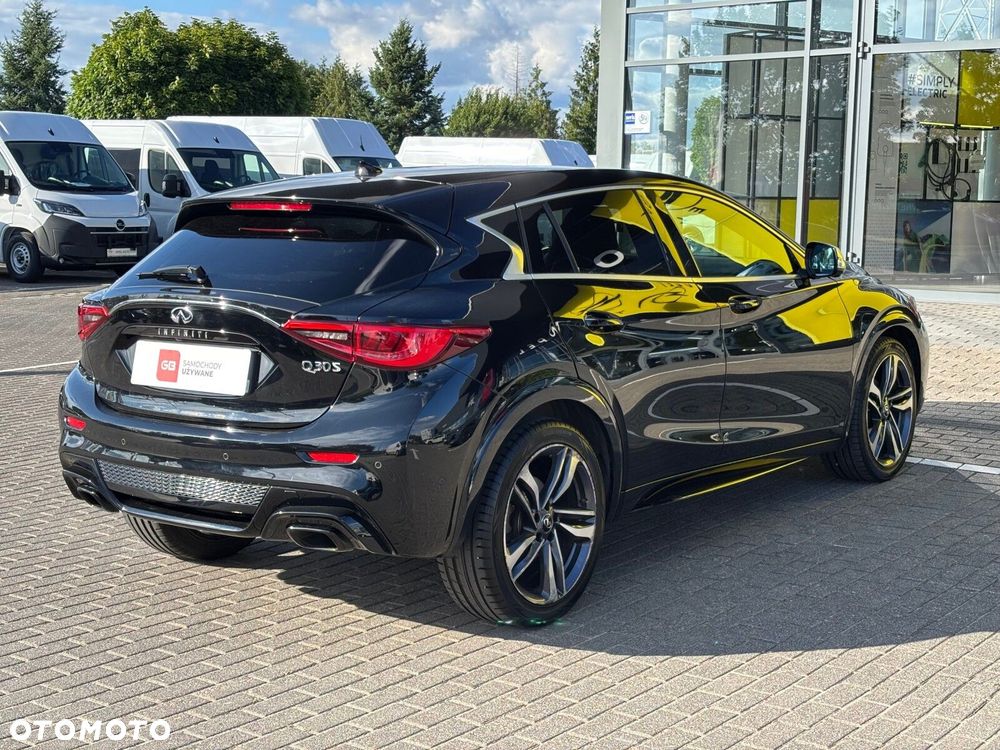 Infiniti Q30 - 6