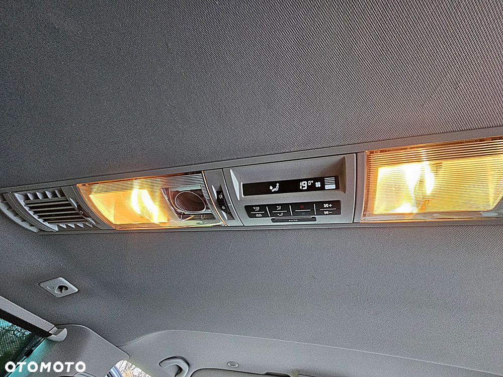 Volkswagen Multivan - 26