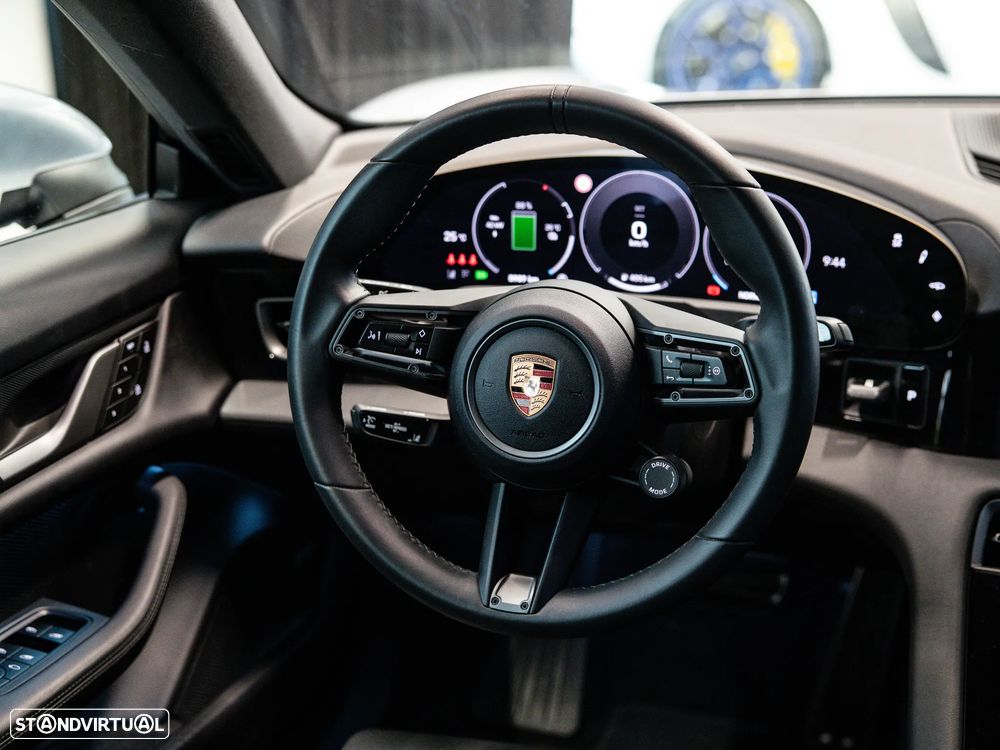 Porsche Taycan Cross Turismo 4 - 36