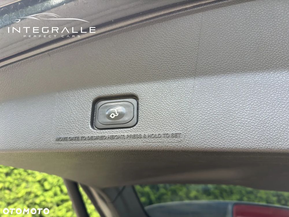 Ford Explorer - 26