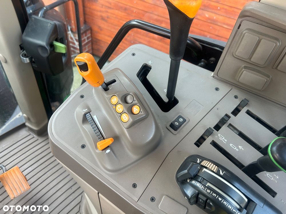 John Deere 6175M - 24