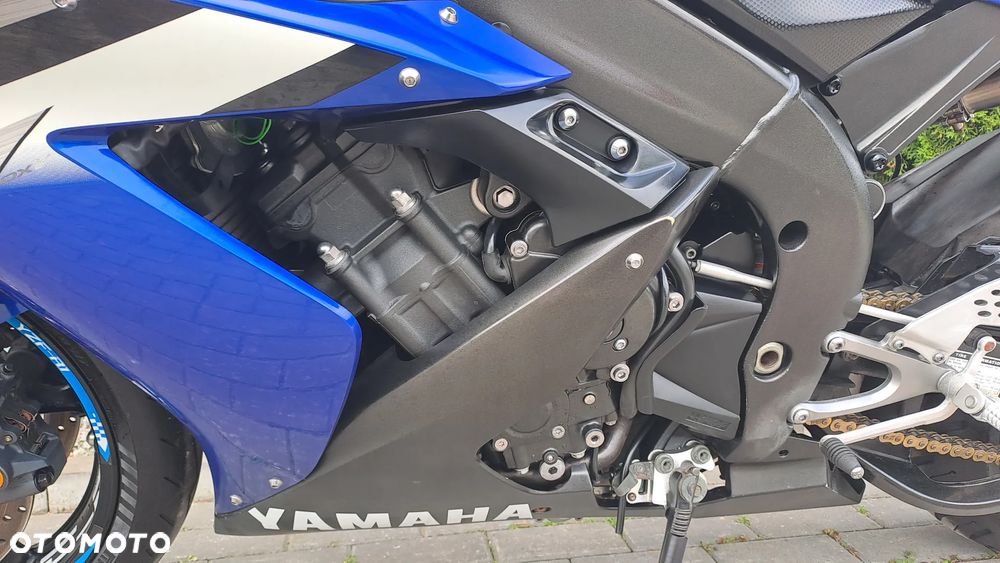 Yamaha R1 - 36