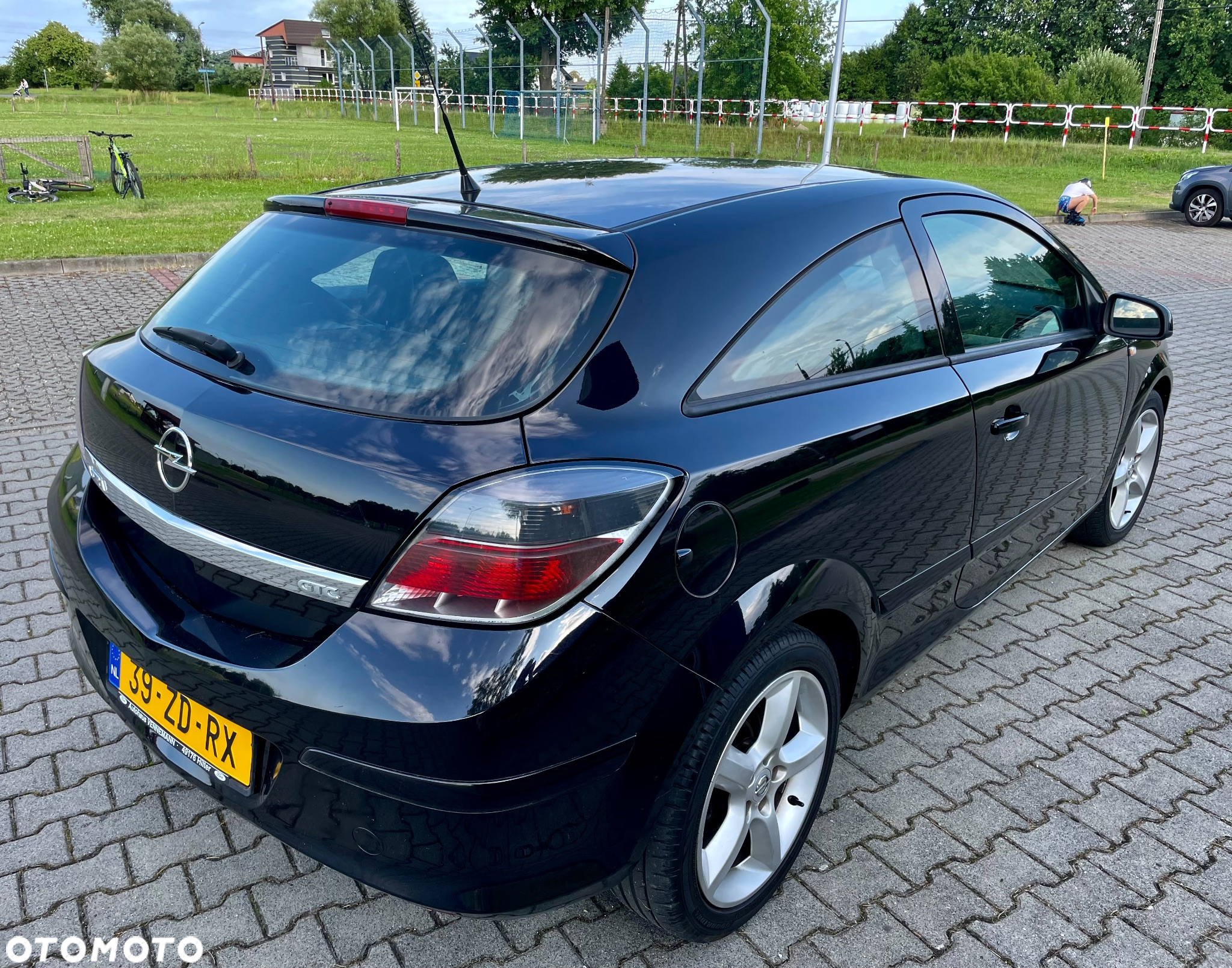 Opel Astra III GTC 1.6 Sport - 4