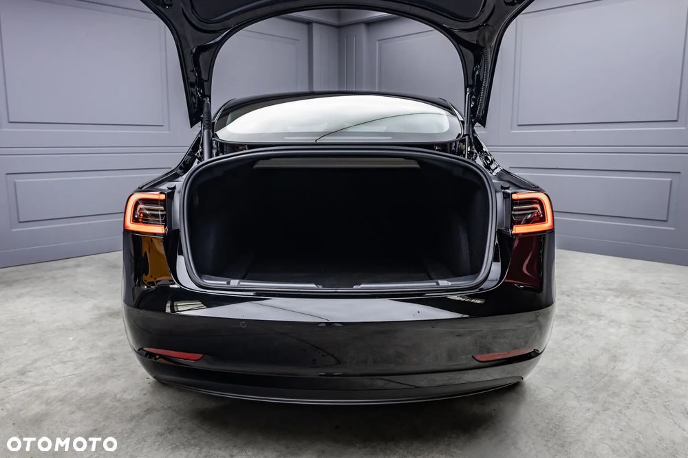 Tesla Model 3 - 31