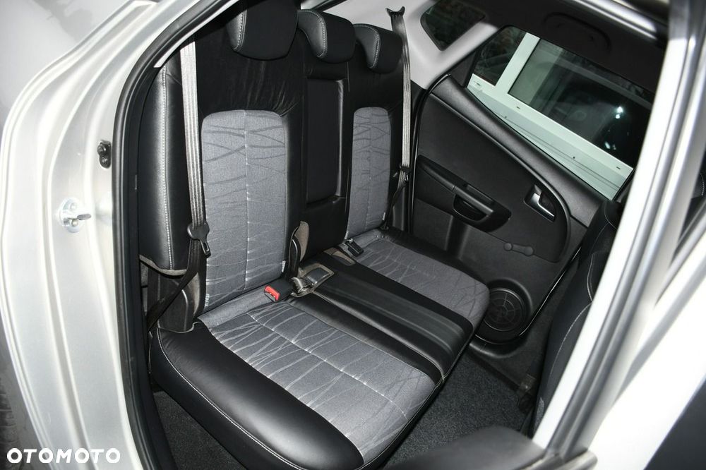 Kia Venga - 30