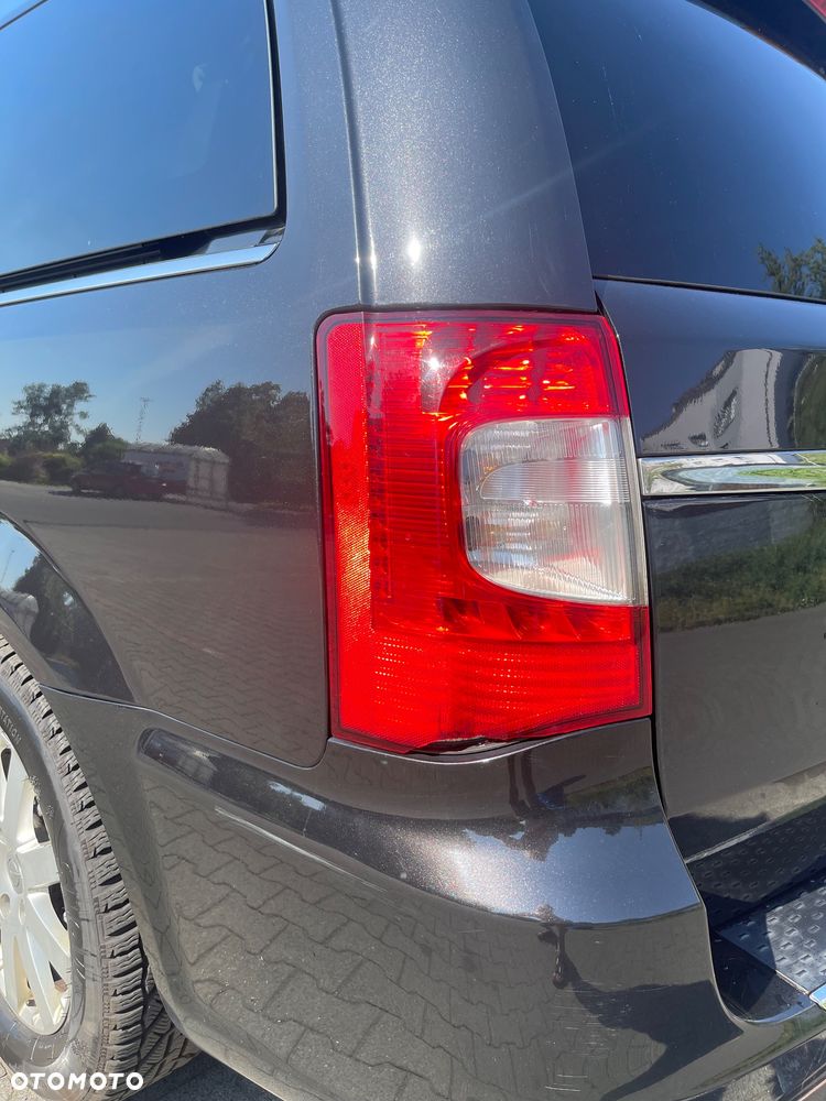 Chrysler Town & Country 3.6 Limited - 22