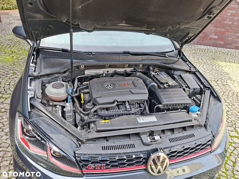Volkswagen Golf - 24