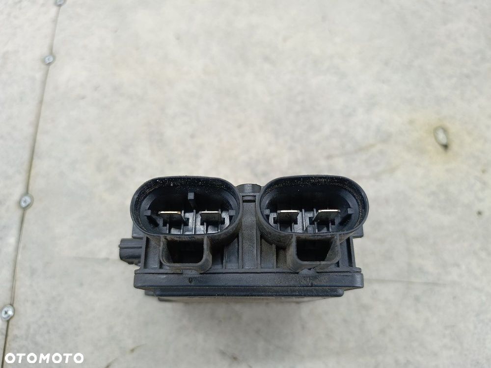 SKRZYNKA BEZPIECZNIKÓW RENAULT LAGUNA III PRT01500 VALEO 2.0 DCI - 4