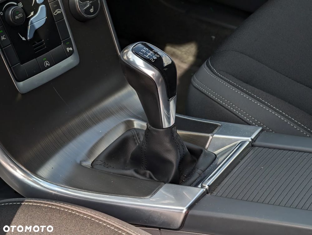 Volvo XC 60 D4 Momentum - 33