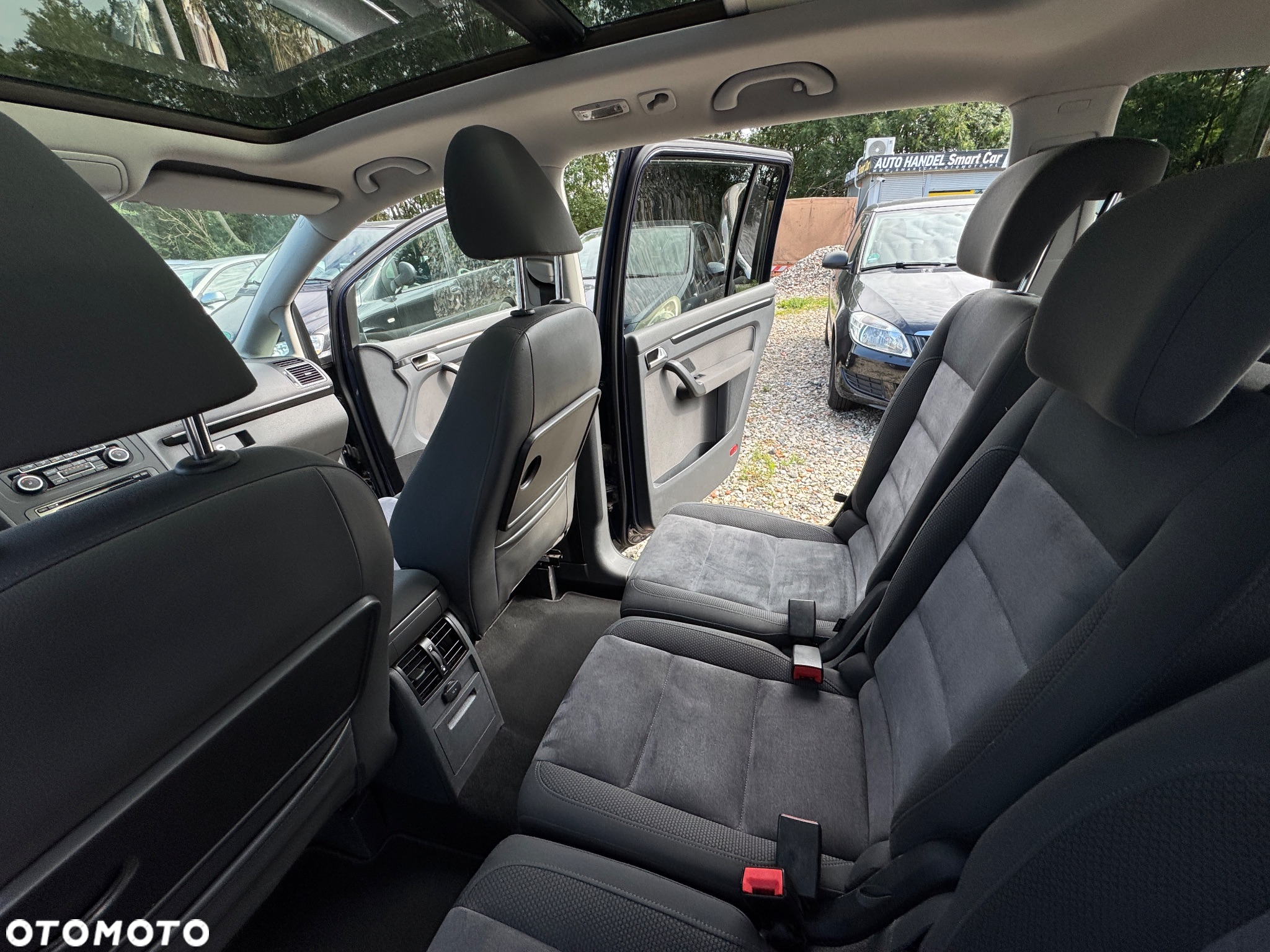 Volkswagen Touran 2.0 TDI DPF Highline - 9