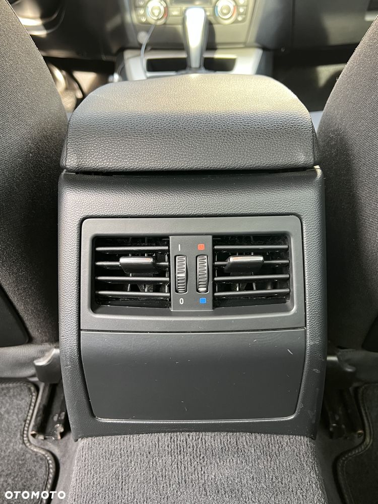 BMW Seria 3 318d - 25