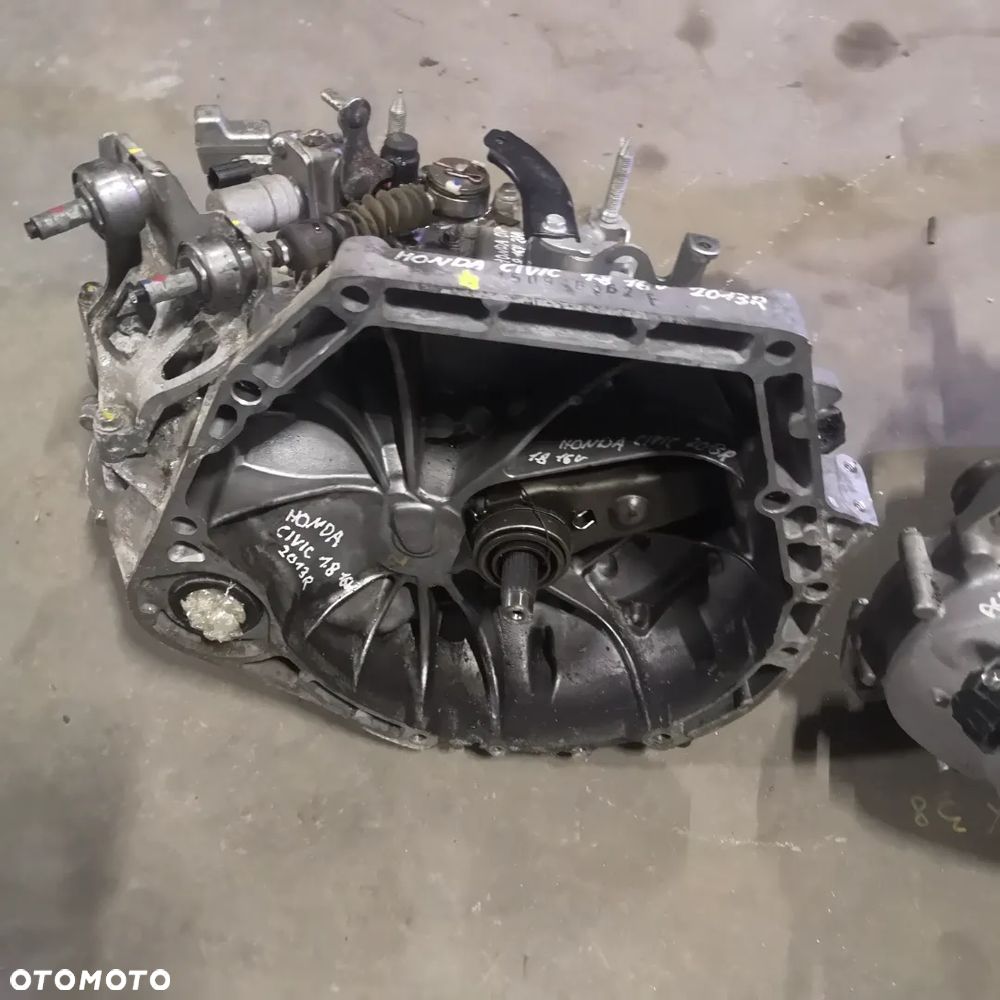 SKRZYNIA BIEGÓW HONDA CIVIC UFO 1.8 - 17