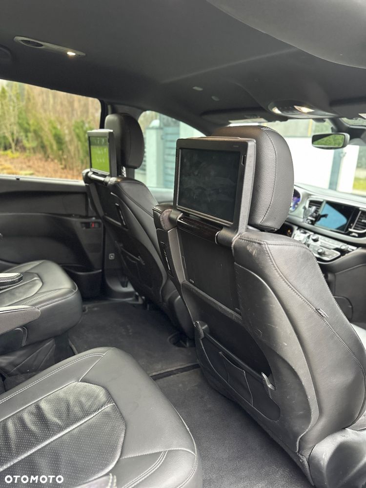 Chrysler Pacifica - 11