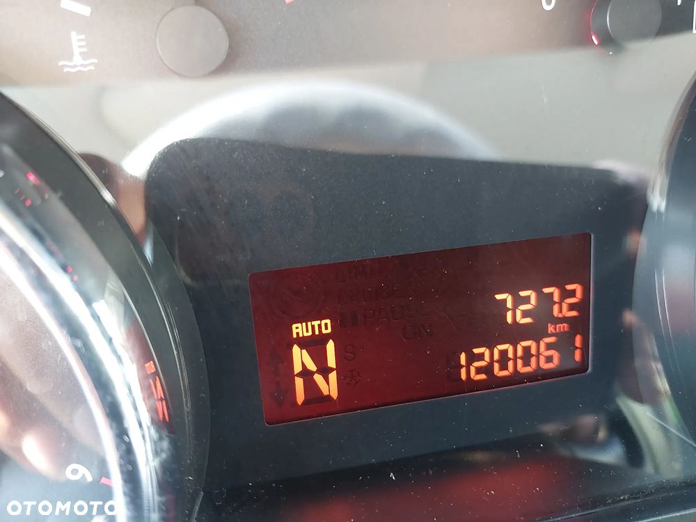 Peugeot 3008 HDi FAP 115 EGS6 Stop&Start Business-Line - 22