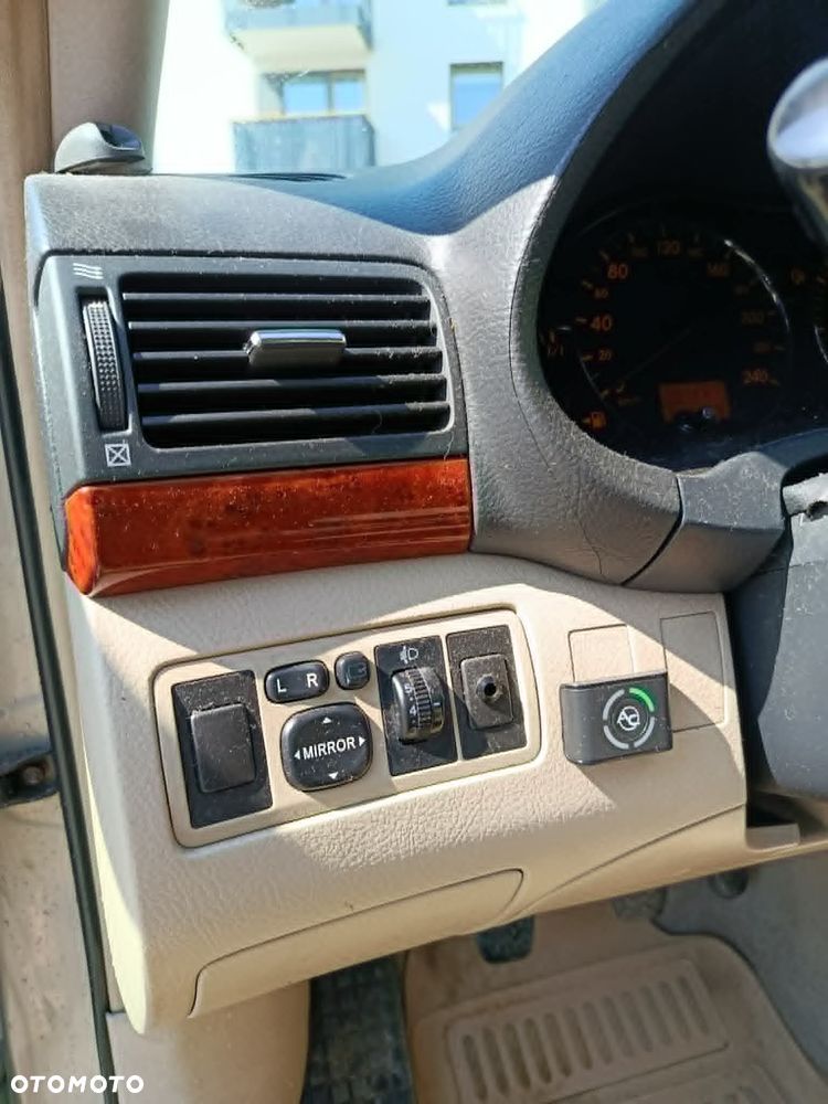 Toyota Avensis 1.8 VVT-i Sol - 10
