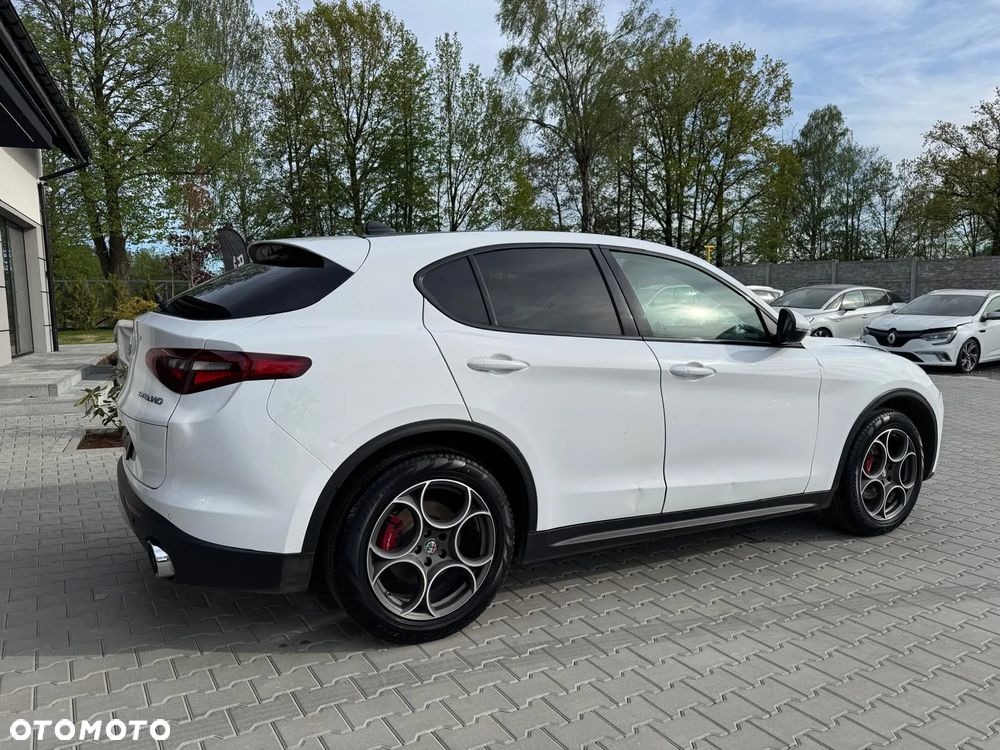 Alfa Romeo Stelvio 2.0 Turbo 16V AT8-Q4 Veloce Ti - 6