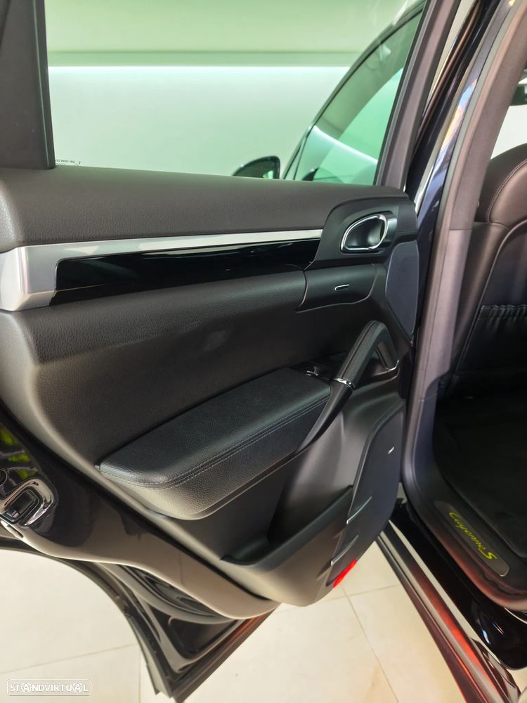 Porsche Cayenne S E-Hybrid Platinum Edition - 40