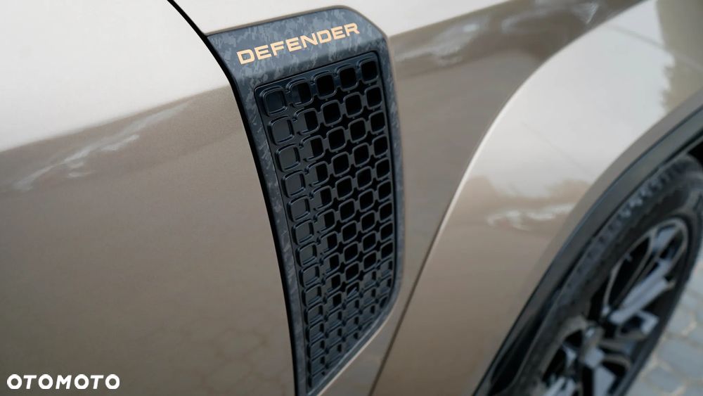 Land Rover Defender 4.4 P635 V8 mHEV Octa - 11