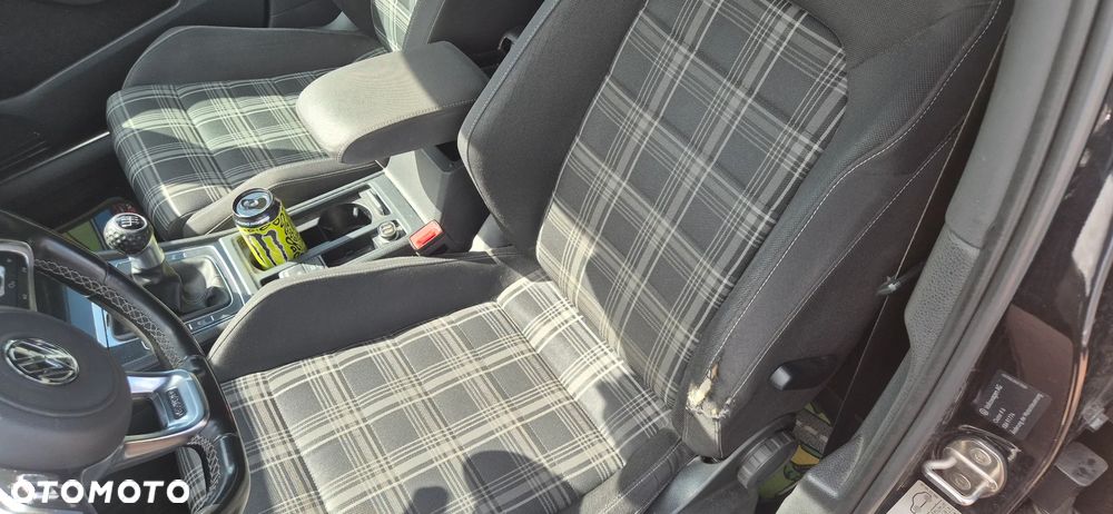 Volkswagen Golf - 8