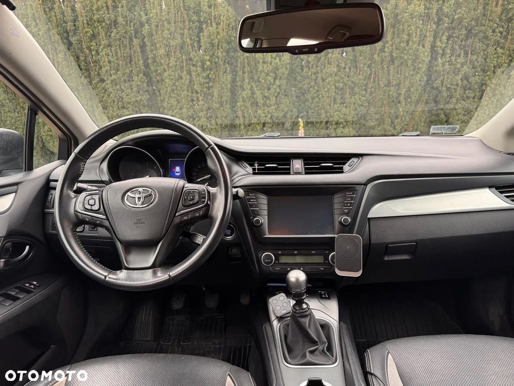 Toyota Avensis 2.0 D-4D Premium - 8