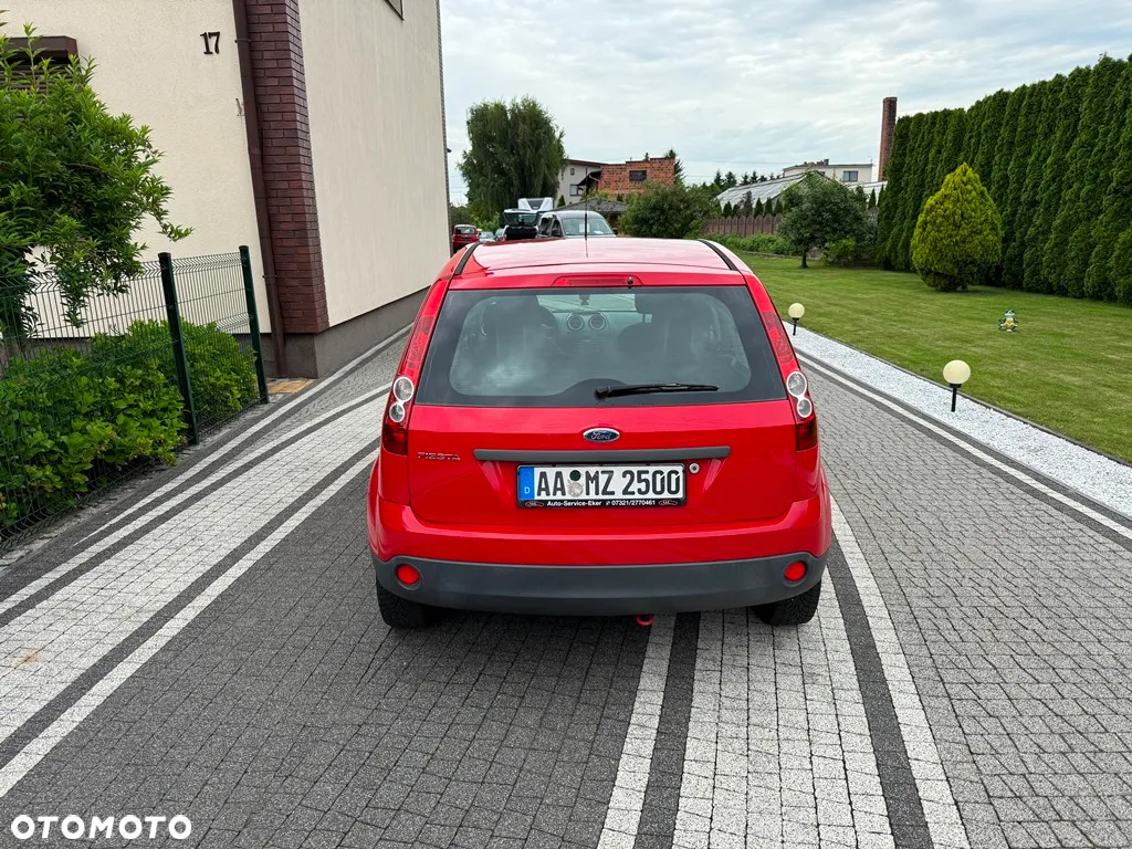 Ford Fiesta 1.3 Ambiente - 11