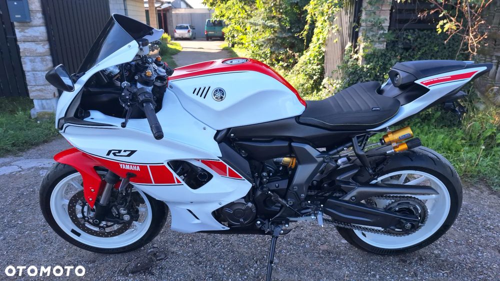 Yamaha R7 - 32