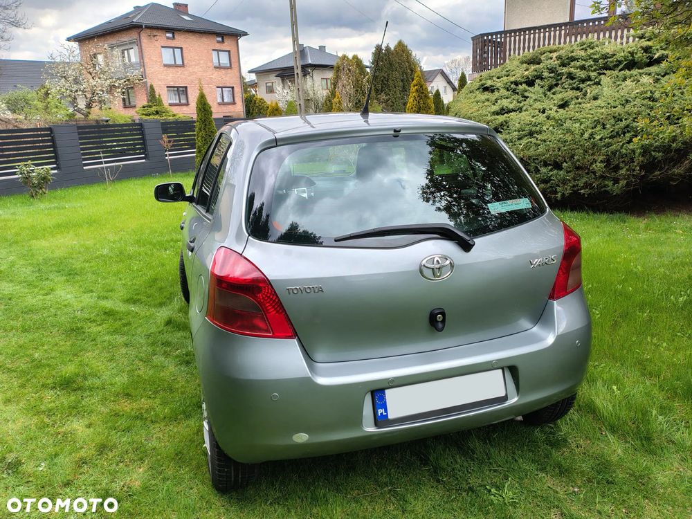 Toyota Yaris 1.3 Terra - 8