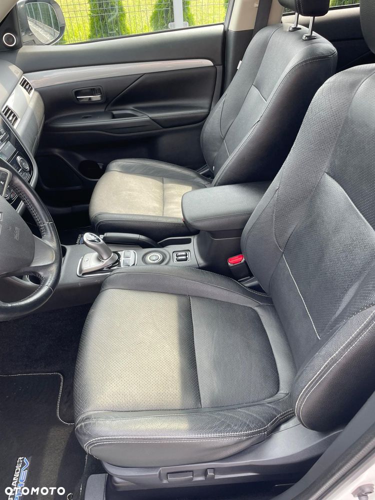 Mitsubishi Outlander 2.0 4WD Top - 19