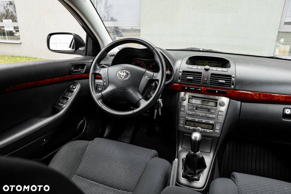 Toyota Avensis 1.8 VVT-i Executive - 25