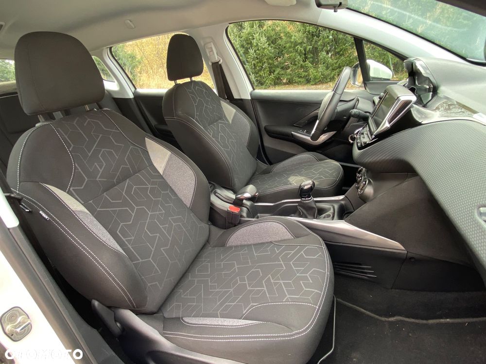 Peugeot 2008 1.2 Pure Tech Active - 37