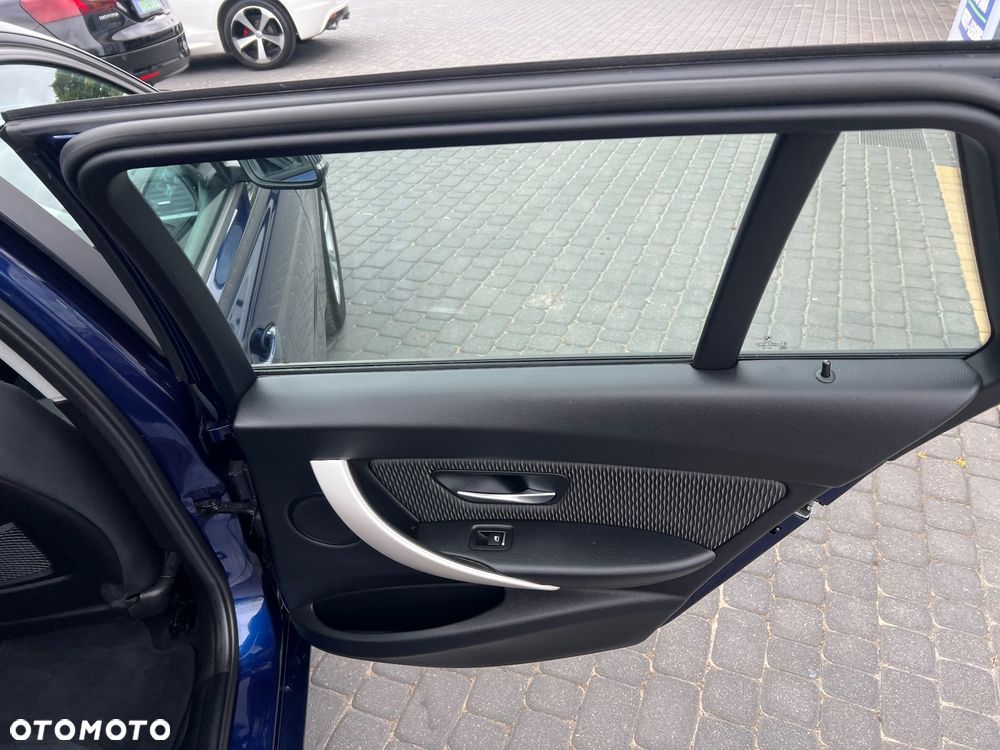 BMW Seria 3 318i Edition Luxury Line Purity - 25