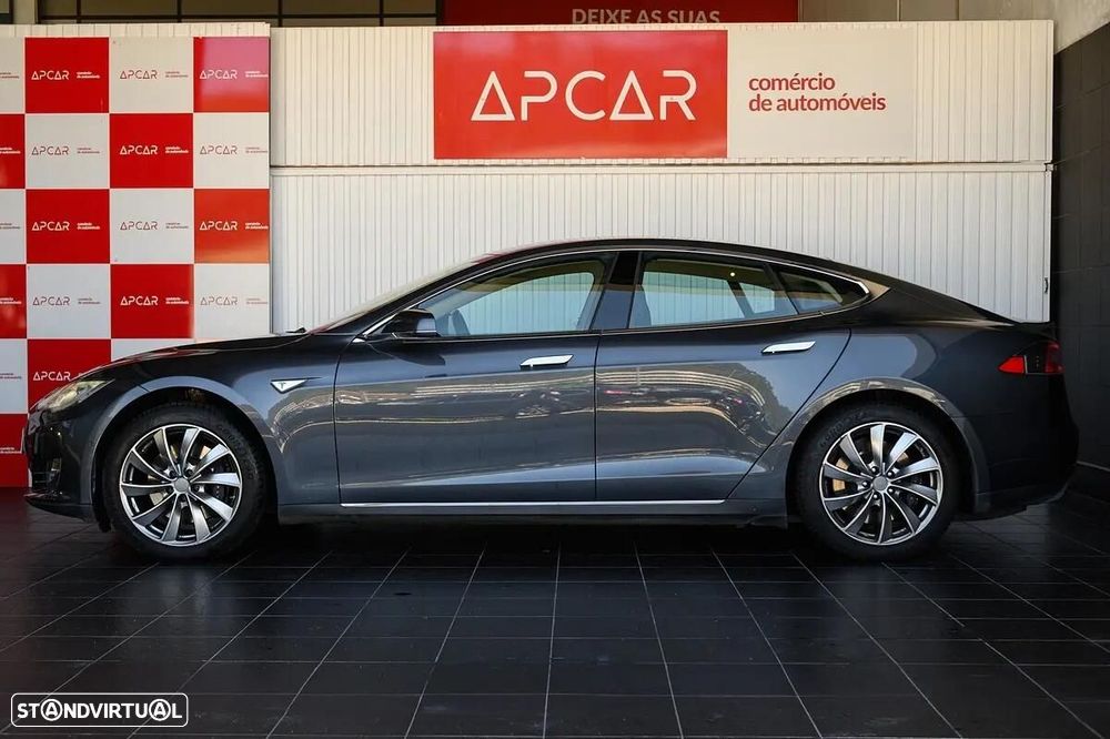 Tesla Model S - 7