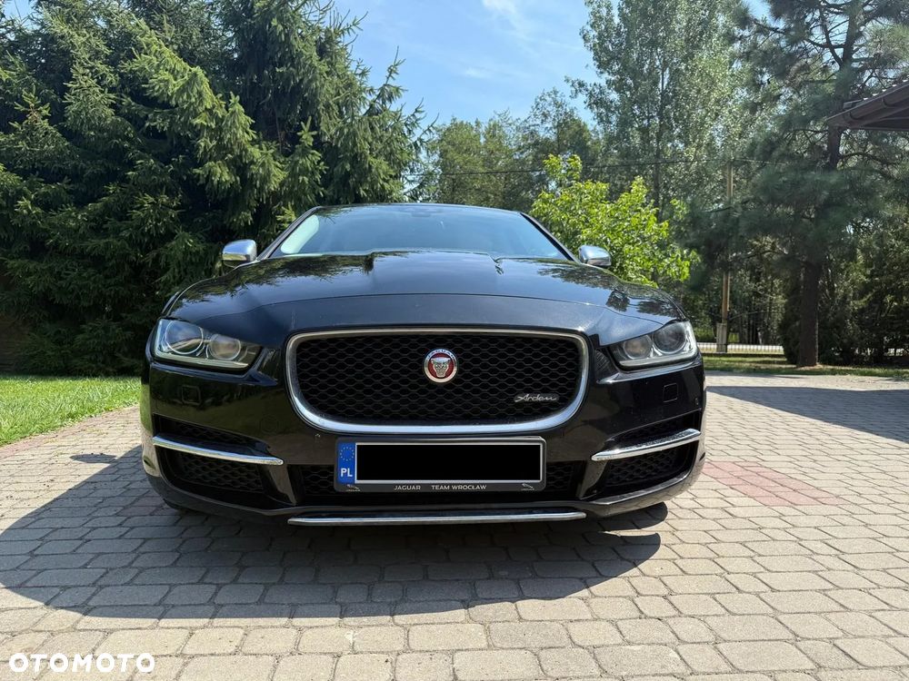 Jaguar XE 2.0 D Prestige - 1