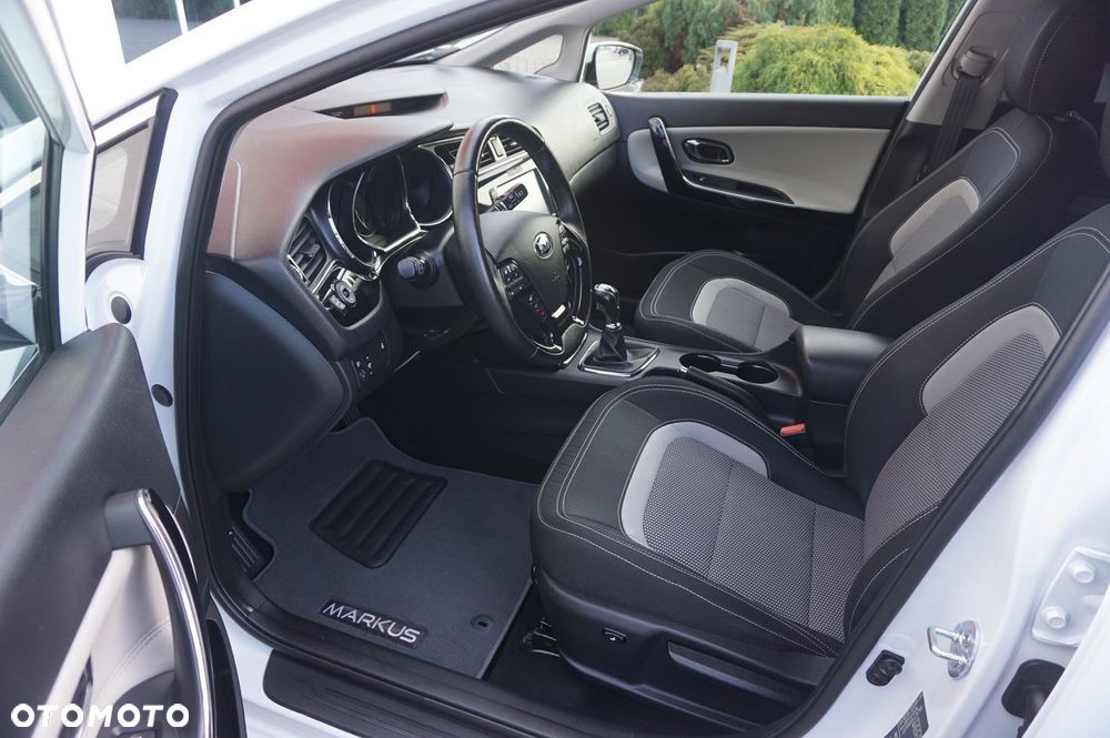 Kia Ceed 1.6 GDI Dream Team Edition - 17