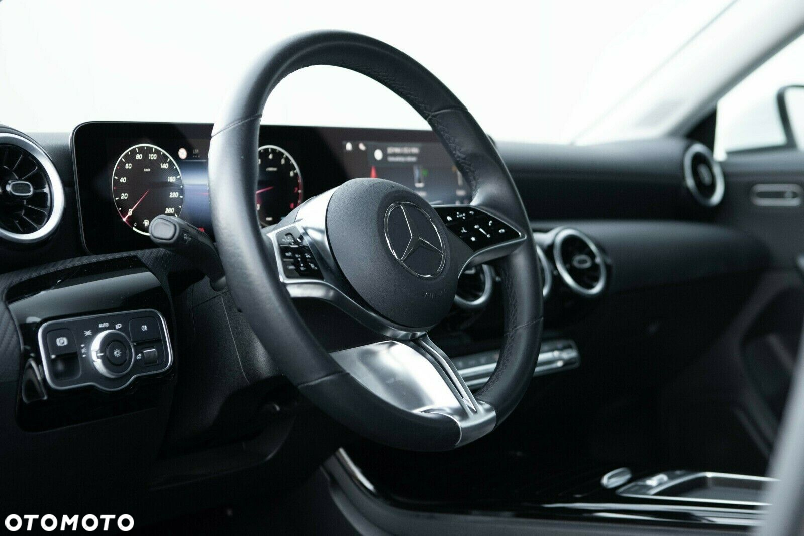 Mercedes-Benz CLA 200 7G-DCT - 19