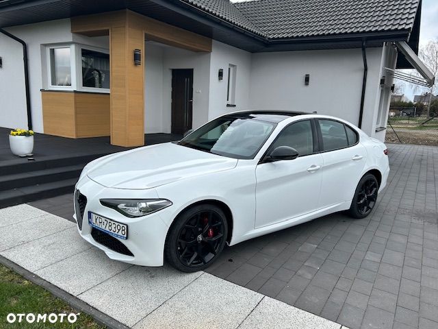 Alfa Romeo Giulia 2.0 Turbo 16V AT8-Q4 Veloce - 6