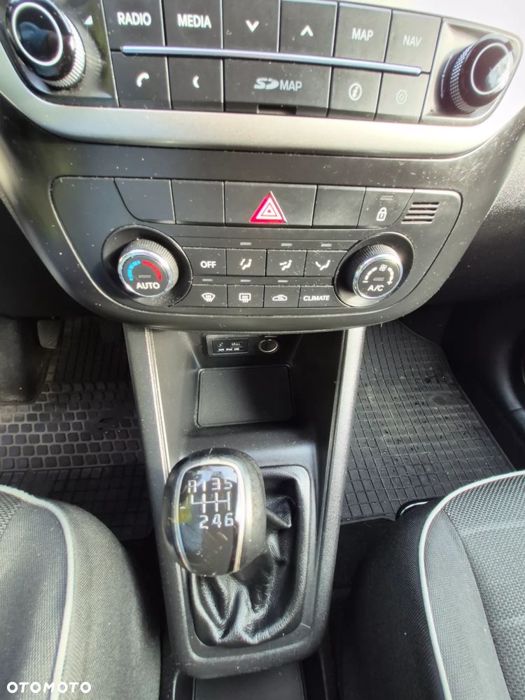 Kia Venga - 11