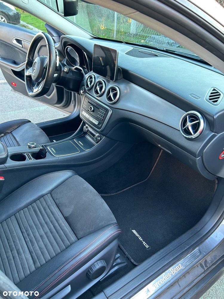 Mercedes-Benz CLA 220 4-Matic AMG Line - 8