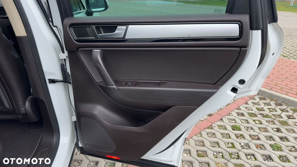 Volkswagen Touareg - 17